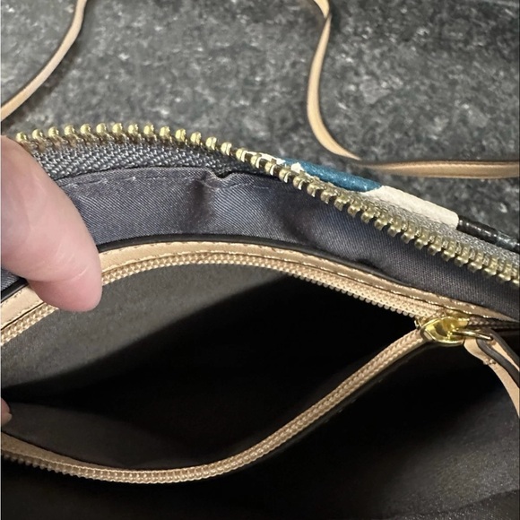 Liz Claiborne Black and Cream Floral Crossbody Bag - Picture 9 of 9